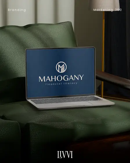 Apresentação institucional da Mahogany Financial Literacy com a marca sobre padronagem do monograma